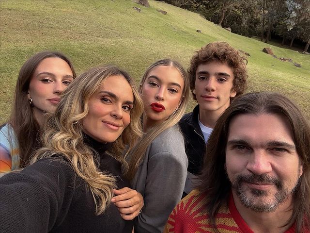 Juanes junto a su esposa e hijos