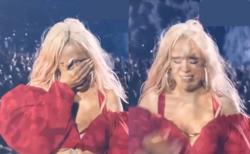 La emotiva razón del llanto de Karol G en su concierto en el estadio Rose Bowl de California