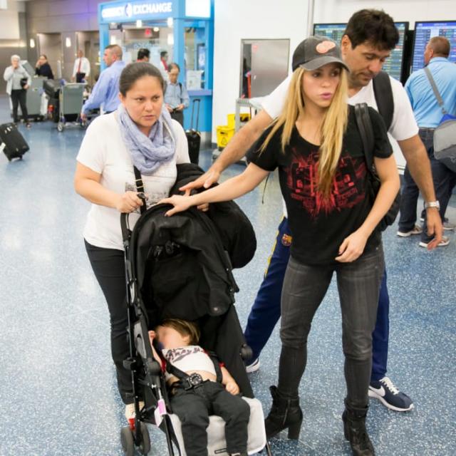 Shakira junto a Lili Melgar, la niñera de sus hijos